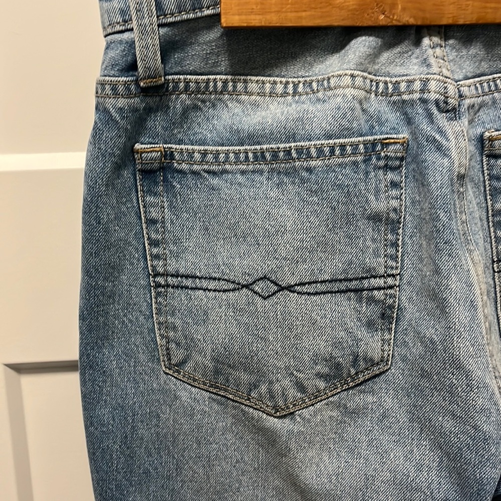 Lucky Brand ☘️ High Rise Mom jeans 👖 hardly worn. Sz 4/27. Perfect condition